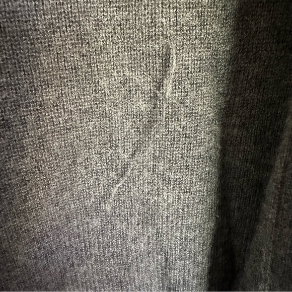 Serena van der Woodsen’s Robert Rodriguez Gray Cashmere Sweater Vest Beaded - Picture 6 of 8